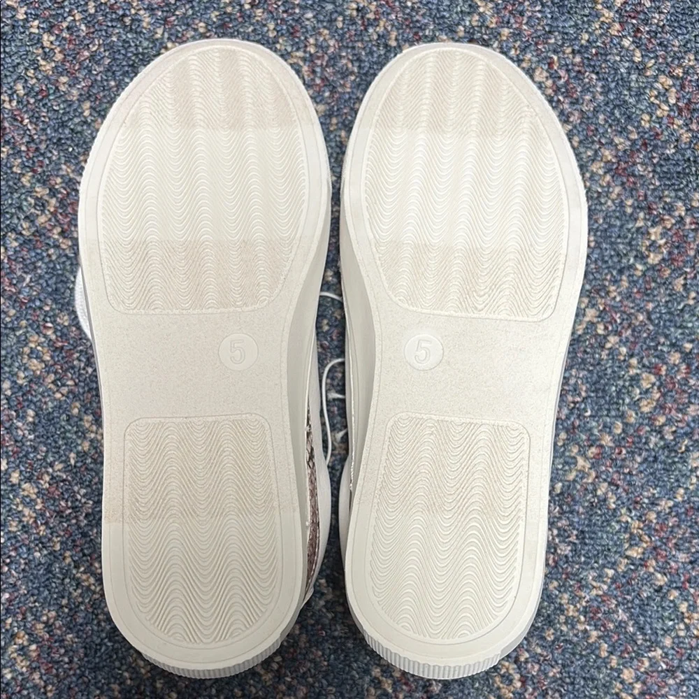 NWT Universal Thread White and Orange Sneakers with Fashionable Accents size 5 - Picture 10 of 16